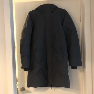 Powder Dri Parka from Aritzia. New with tags. Size Large. Colour Inky Grey